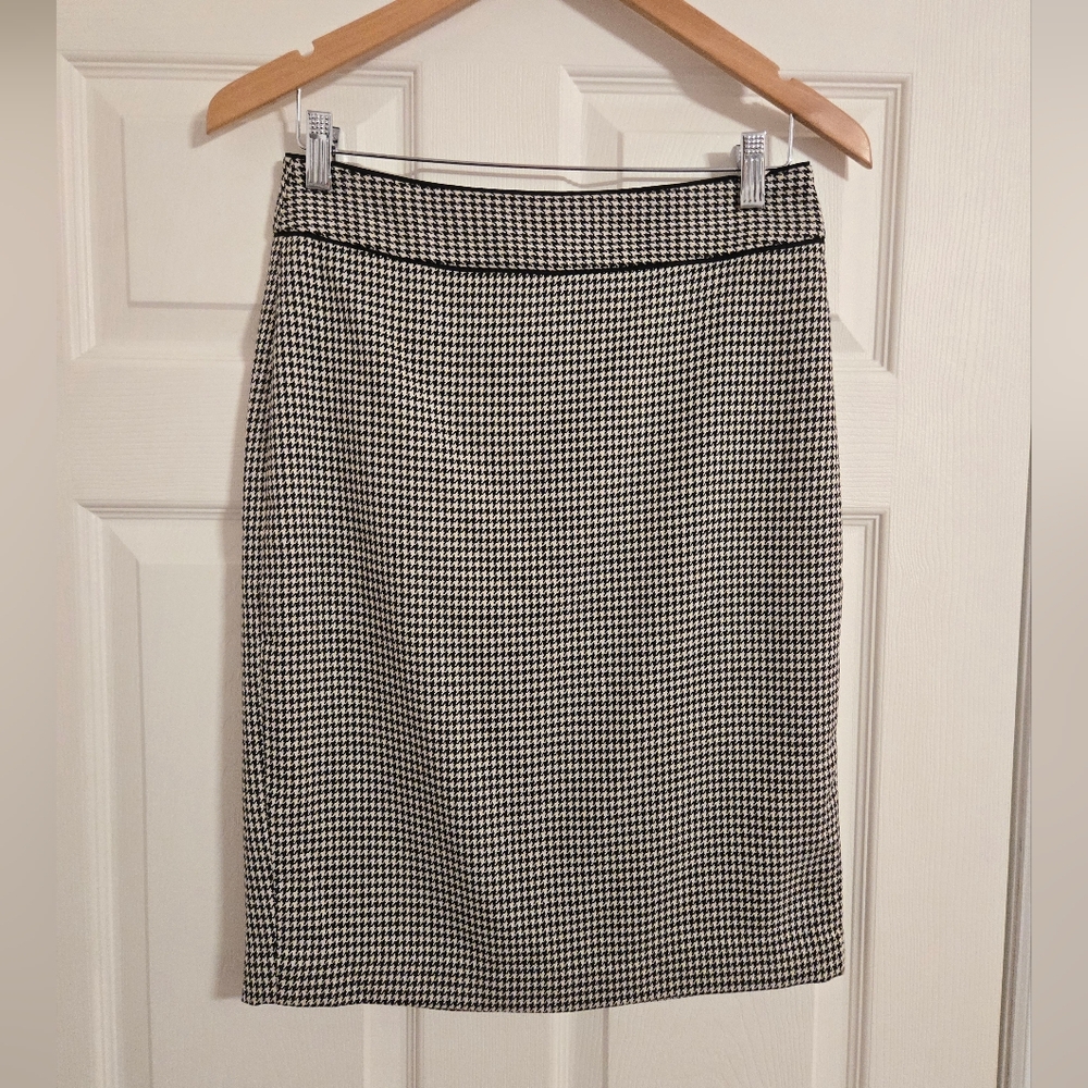 Banana Republic Black Classic Houndstooth Pencil Skirt Size 2